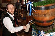 Wirt Michael Achhammer nach dem Anstich @ Forschungsbrauerei und Bräustüberl in Perlach (©Foto: Martin Schmitz)